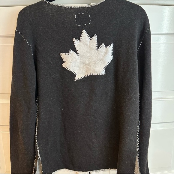MADE ON GRAND BLACK SWEATER W MAPLE LEAF APPLIQUÉ AND EXPOSED STITCHING SZ LARGE - Picture 3 of 6